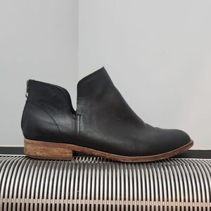 COMFY KORK-EASE BLACK LEATHER ANKLE BOOTS W/BACK ZIP SZ 9.5
